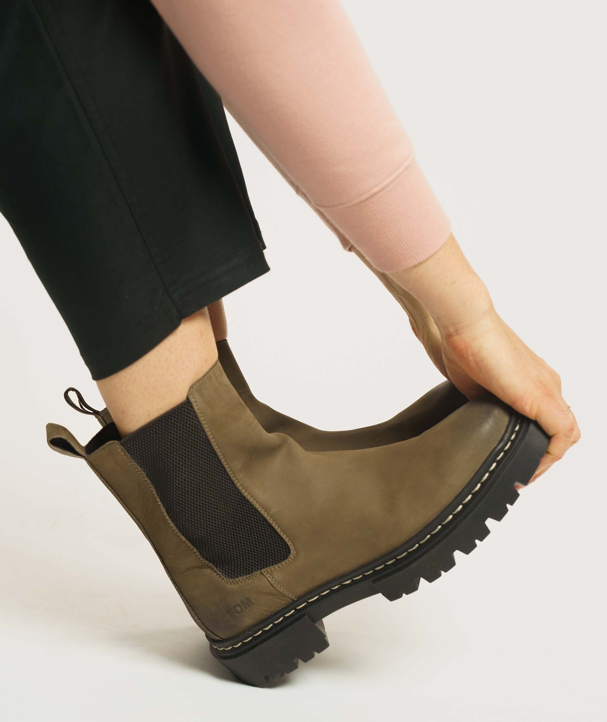 Ladies Leather Chelsea Boot - Taupe