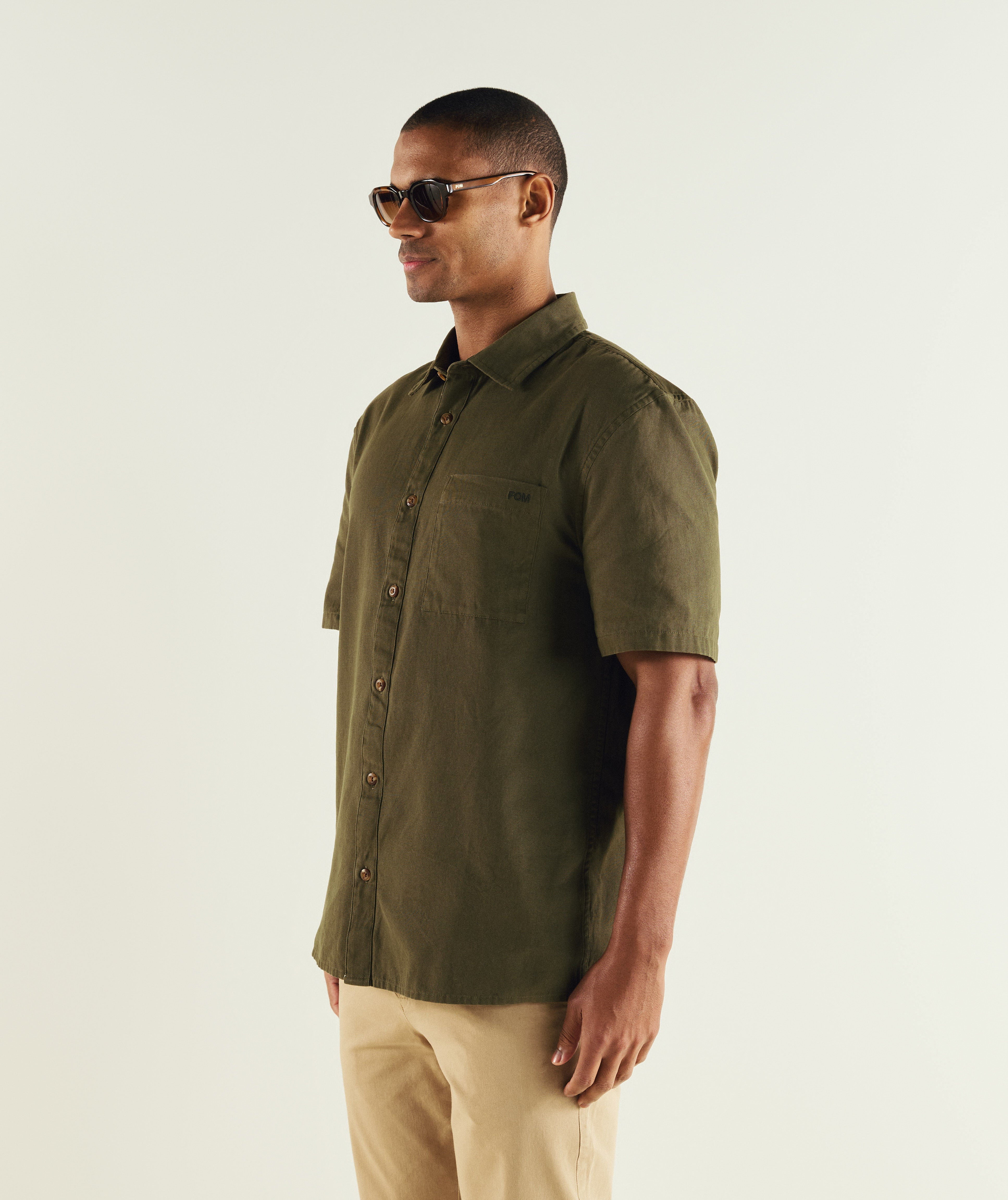 FOM mens short sleeve pocket shirt in ivy green, on-model view