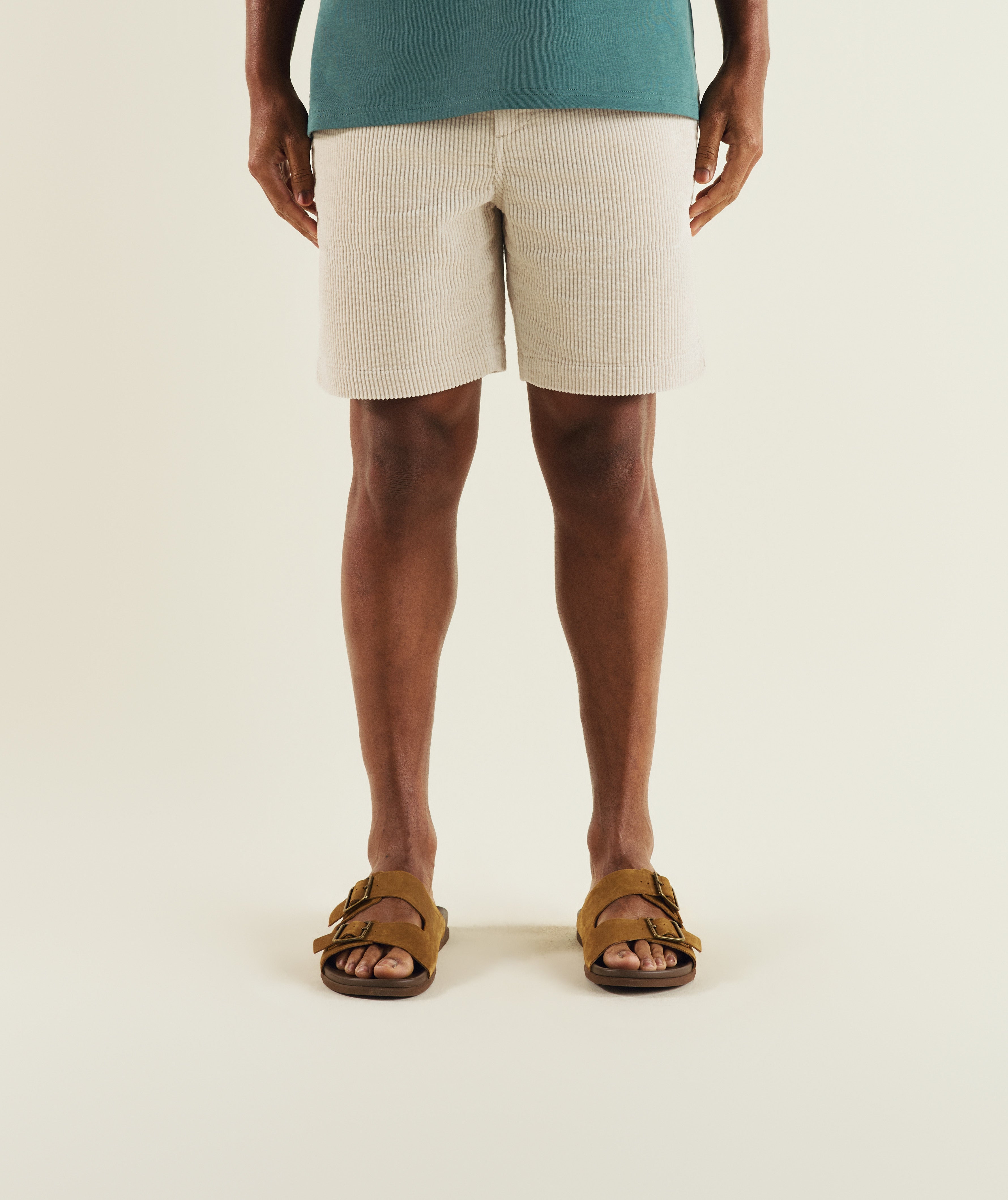 Man wearing FOM corduroy shorts in ecru