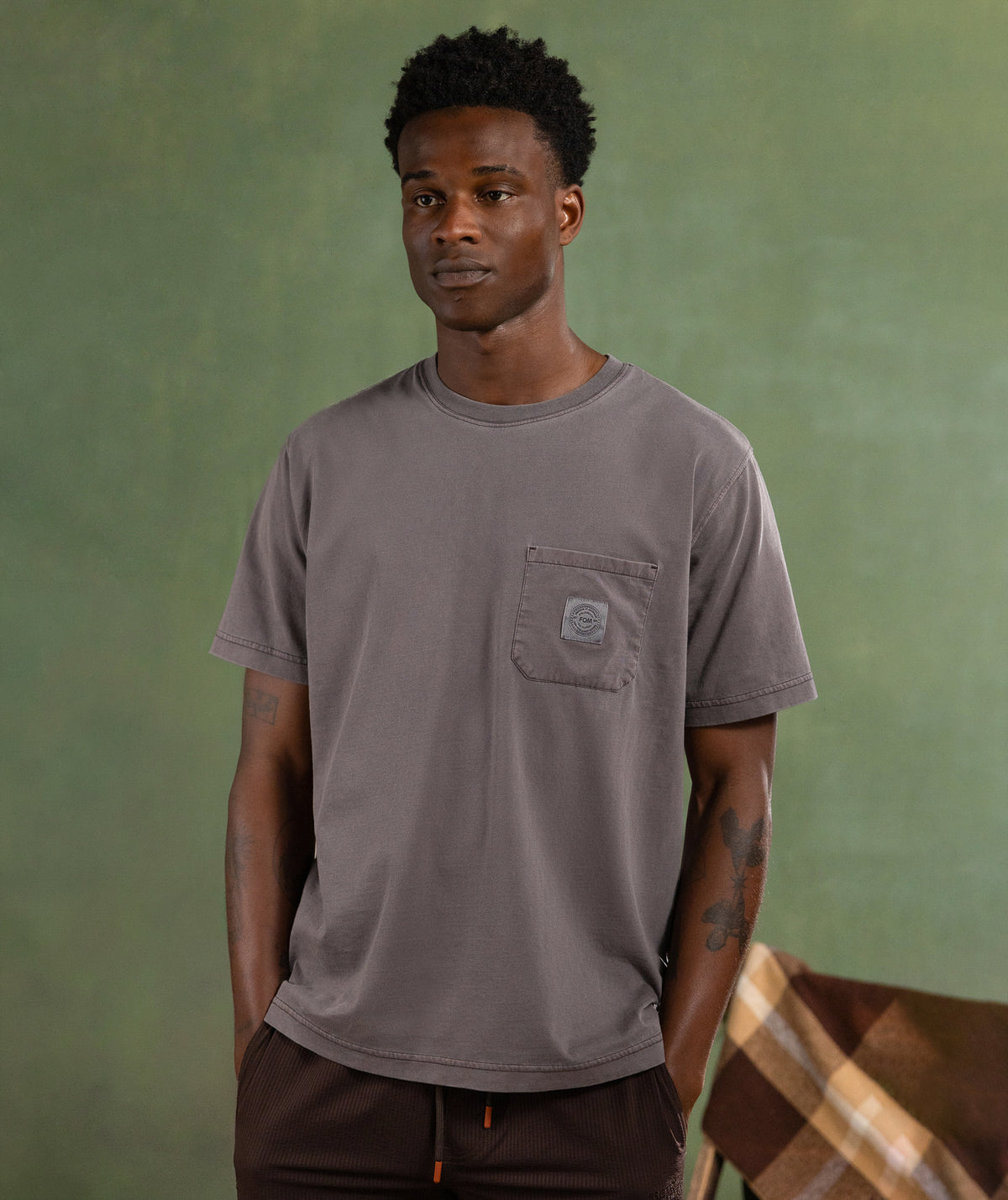 Mens Pigment Washed Regular Pocket Tee - Chocolate