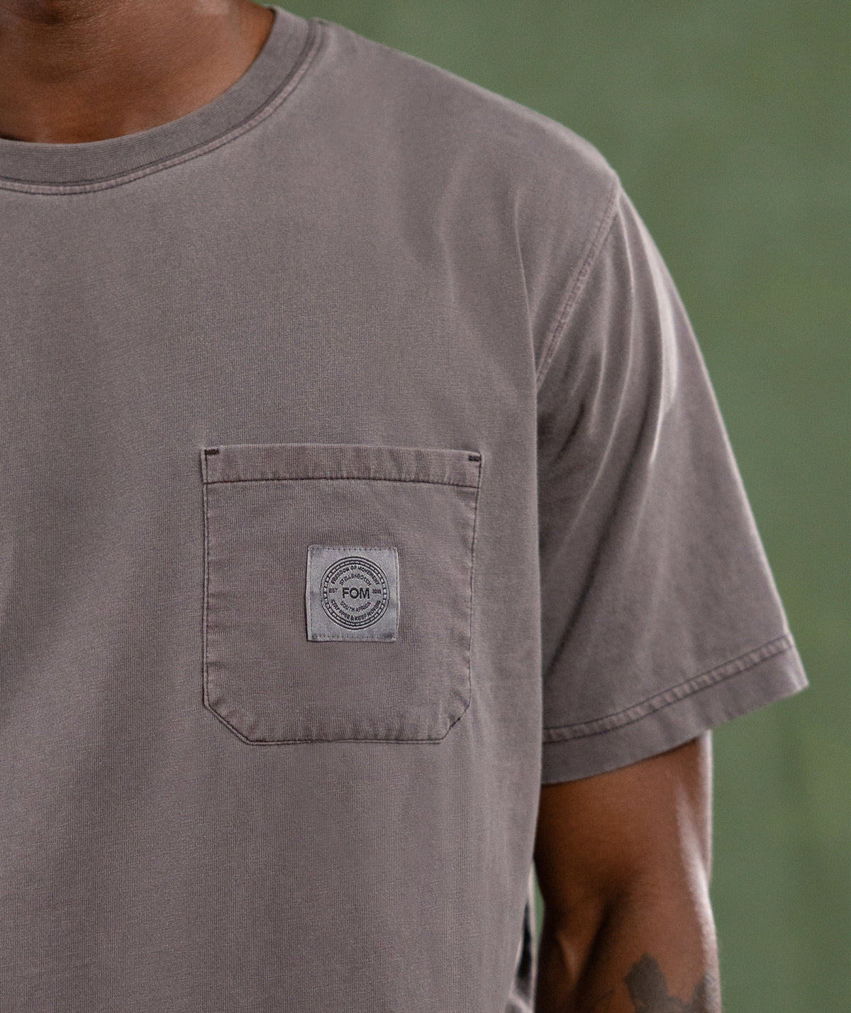 Mens Pigment Washed Regular Pocket Tee - Chocolate