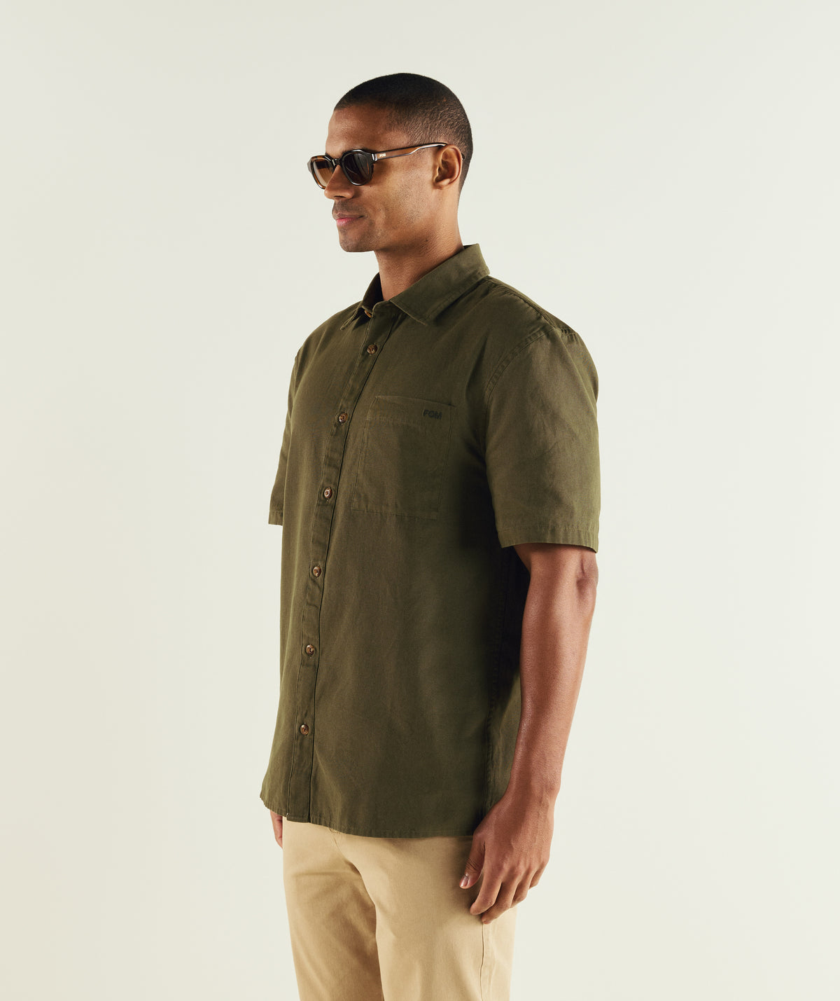 FOM mens short sleeve pocket shirt in ivy green, on-model view