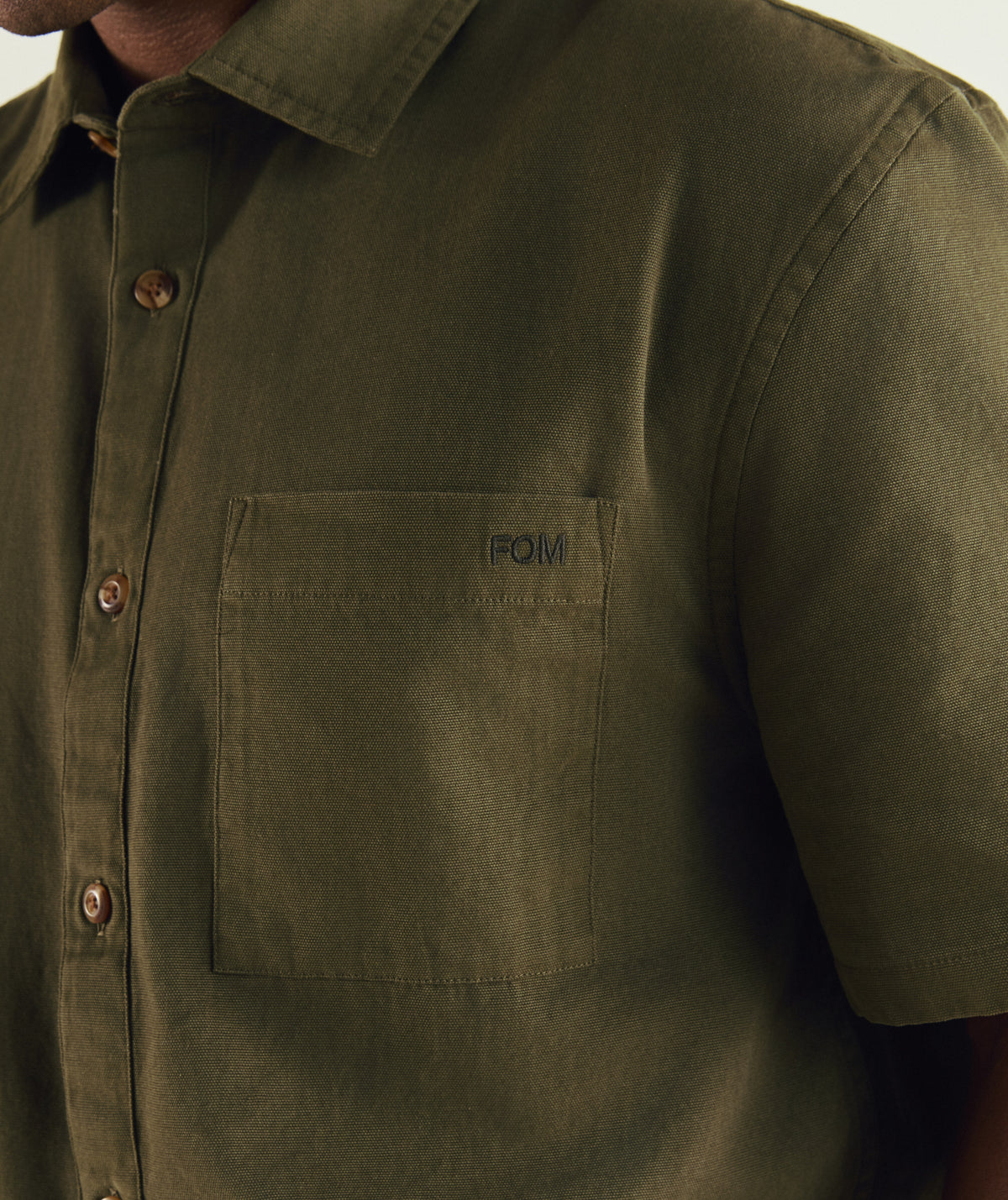FOM mens short sleeve pocket shirt in ivy green, on-model view