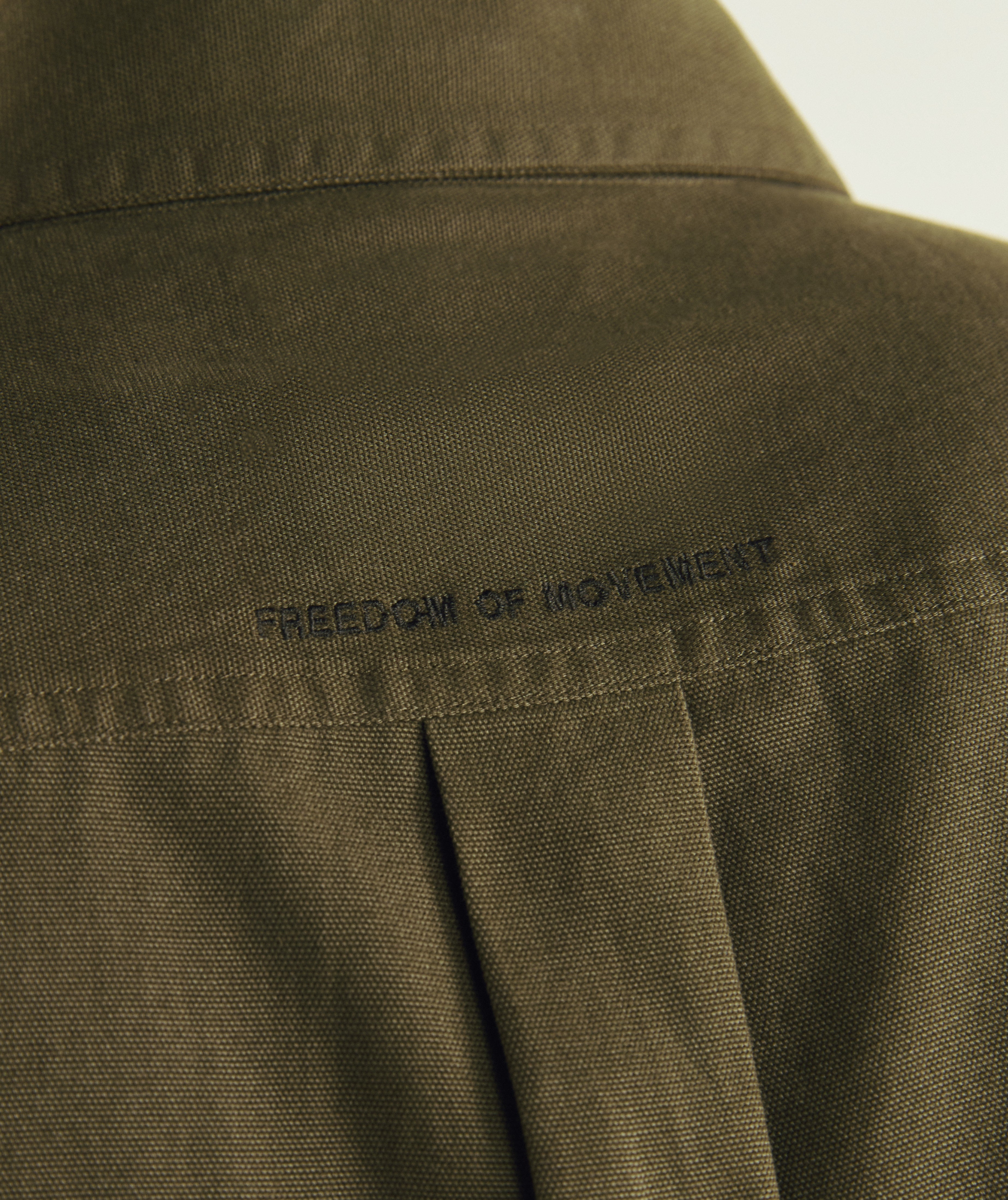 FOM mens short sleeve pocket shirt in ivy green, on-model view