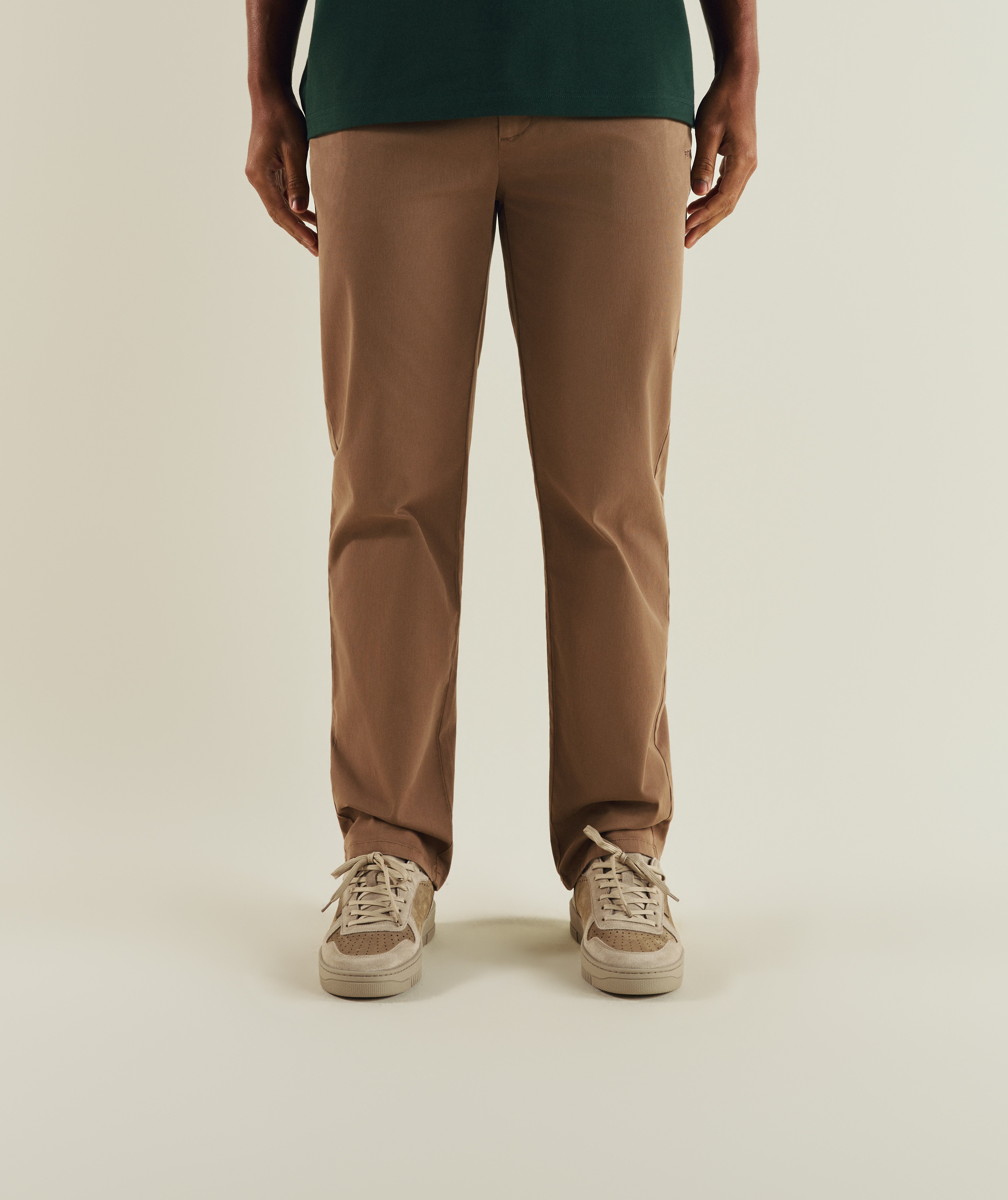 Man wearing FOM cotton twill chino pants in coffee