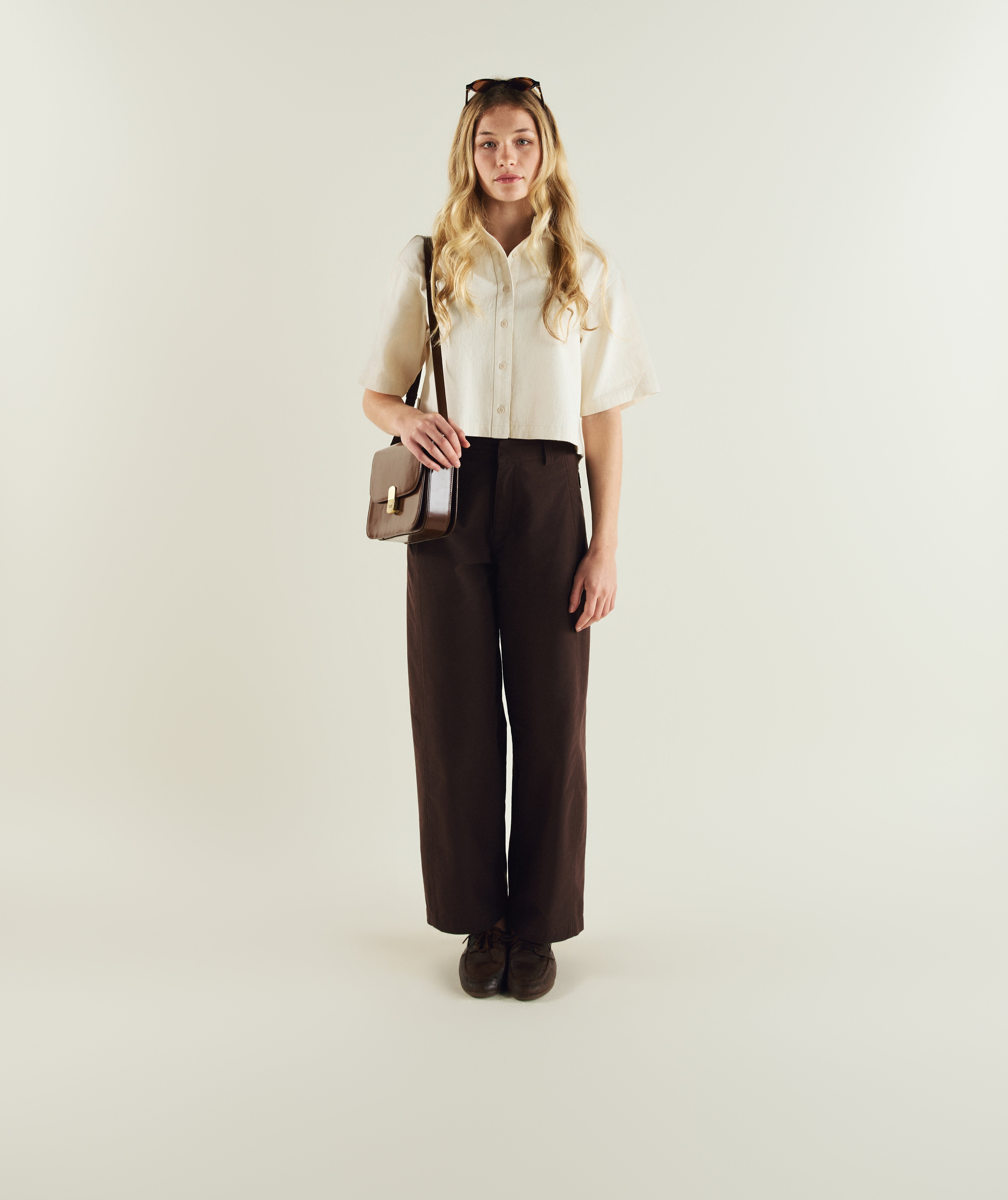 Woman wearing FOM ladies short sleeve shirt in oatmeal